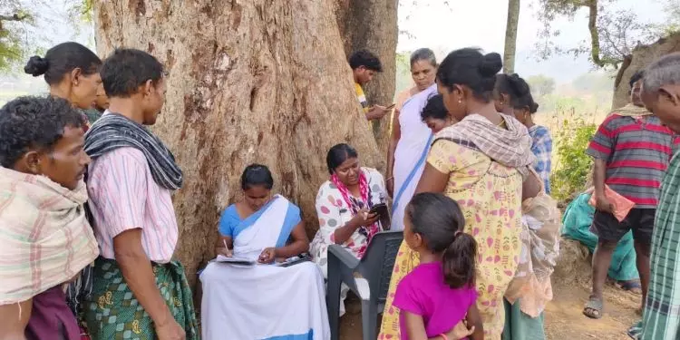 आंध्र सरकार ने कोटिया गांव में ई-केवाईसी का आयोजन किया आंध्र सरकार ने कोटिया गांव में ई-केवाईसी का आयोजन किया