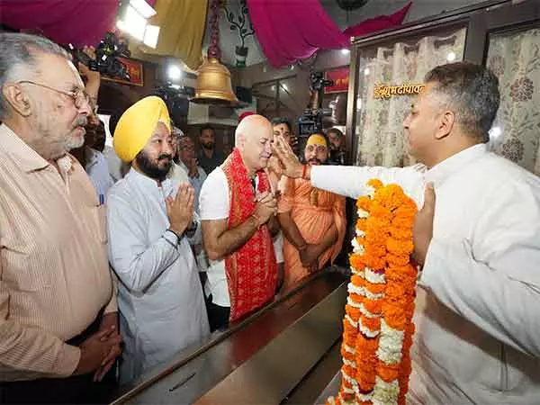 AAP नेता मनीष सिसोदिया ने पटियाला के प्राचीन मां काली मंदिर में पूजा-अर्चना की AAP नेता मनीष सिसोदिया ने पटियाला के प्राचीन मां काली मंदिर में पूजा-अर्चना की
