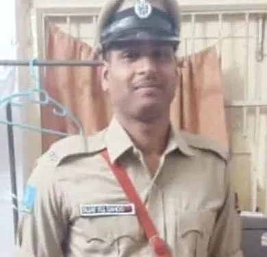 शादी का झूठा वादा कर महिला को धोखा देने के आरोप में एसआई को जेल शादी का झूठा वादा कर महिला को धोखा देने के आरोप में एसआई को जेल