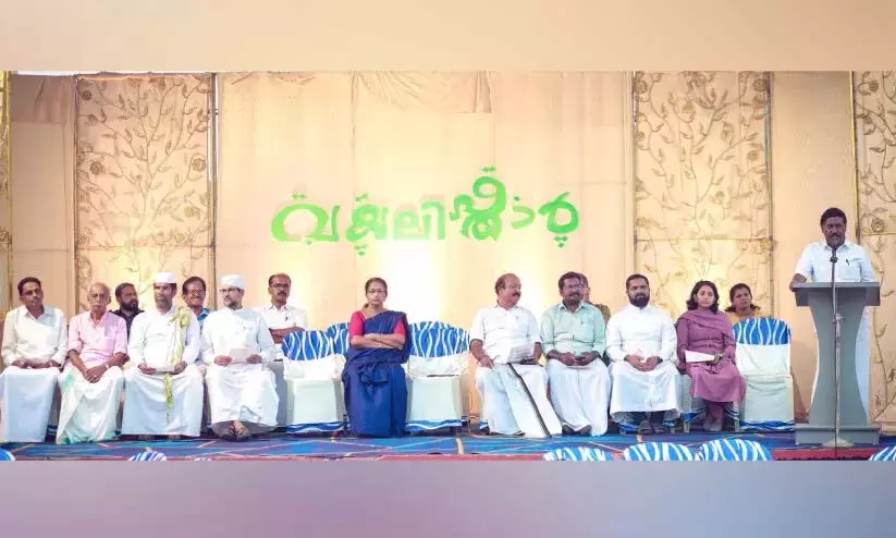 Kerala: पिरप्पामंकड पदशेखर समिति ने मंदिर प्रांगण में मैत्रीपूर्ण इफ्तार का आयोजन किया Kerala: पिरप्पामंकड पदशेखर समिति ने मंदिर प्रांगण में मैत्रीपूर्ण इफ्तार का आयोजन किया