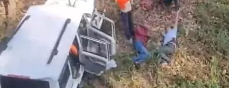 नदी में बोलेरो गिरने से दो लोगों की मौत, पेंड्रा में हुआ बड़ा हादसा नदी में बोलेरो गिरने से दो लोगों की मौत, पेंड्रा में हुआ बड़ा हादसा
