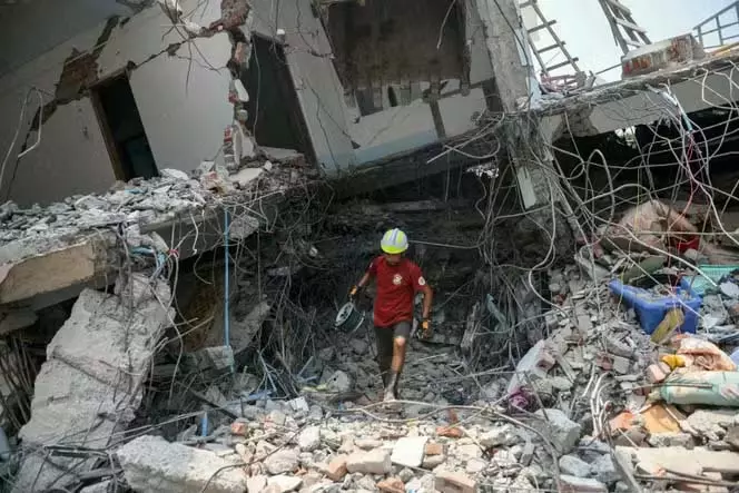 Earthquake : बैंकॉक में बिखरी इमारतें, म्यांमार में उजड़े सैकड़ों घर Earthquake : बैंकॉक में बिखरी इमारतें, म्यांमार में उजड़े सैकड़ों घर