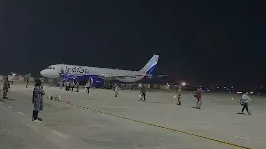 Jaipur-Chennai जा रहे विमान का टायर फटा, इमरजेंसी लैंडिंग से टला हादसा Jaipur-Chennai जा रहे विमान का टायर फटा, इमरजेंसी लैंडिंग से टला हादसा