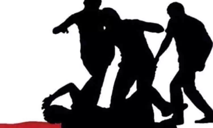 IPL मैच के बाद दोस्तों द्वारा हमला किए जाने से व्यक्ति की मौत, हत्या का मामला दर्ज IPL मैच के बाद दोस्तों द्वारा हमला किए जाने से व्यक्ति की मौत, हत्या का मामला दर्ज