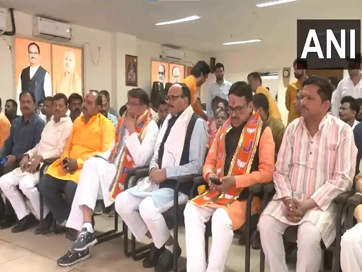 उपमुख्यमंत्री ब्रजेश पाठक, Delhi CM और अन्य भाजपा नेताओं ने पीएम मोदी के 120वें मन की बात कार्यक्रम को सुना उपमुख्यमंत्री ब्रजेश पाठक, Delhi CM और अन्य भाजपा नेताओं ने पीएम मोदी के 120वें मन की बात कार्यक्रम को सुना
