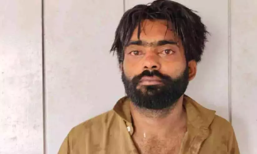 Kerala: नशीले पदार्थों के साथ युवक पकड़ा गया Kerala: नशीले पदार्थों के साथ युवक पकड़ा गया