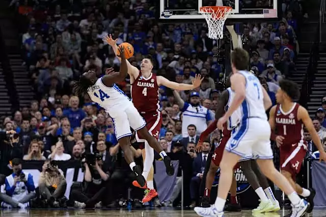 Basketball : ड्यूक की बड़ी जीत, 18वीं बार फाइनल फोर में पहुंची टीम Basketball : ड्यूक की बड़ी जीत, 18वीं बार फाइनल फोर में पहुंची टीम