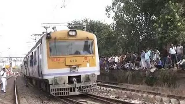 दुर्घटना में बेंगलुरू AC एक्सप्रेस ट्रेन के 11 डिब्बे पटरी से उतरे! दुर्घटना में बेंगलुरू AC एक्सप्रेस ट्रेन के 11 डिब्बे पटरी से उतरे!