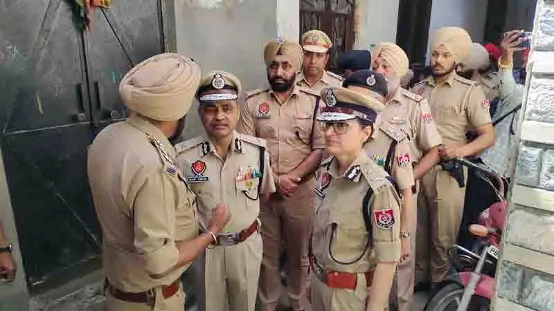Jalandhar: 57 ग्राम हेरोइन और नशीले पदार्थ के साथ महिला समेत दो गिरफ्तार Jalandhar: 57 ग्राम हेरोइन और नशीले पदार्थ के साथ महिला समेत दो गिरफ्तार