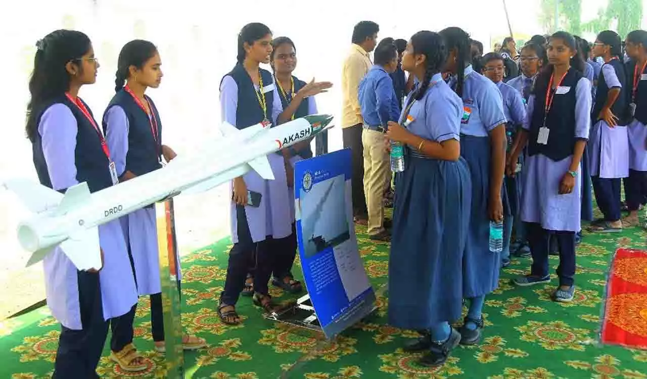 Telangana के होटलों में इंस्पायर इंडिया विज्ञान एवं तकनीकी प्रदर्शनी का आयोजन Telangana के होटलों में इंस्पायर इंडिया विज्ञान एवं तकनीकी प्रदर्शनी का आयोजन