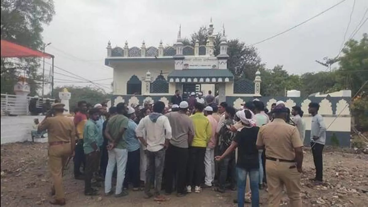 महाराष्ट्र के बीड में मस्जिद के अंदर विस्फोट महाराष्ट्र के बीड में मस्जिद के अंदर विस्फोट