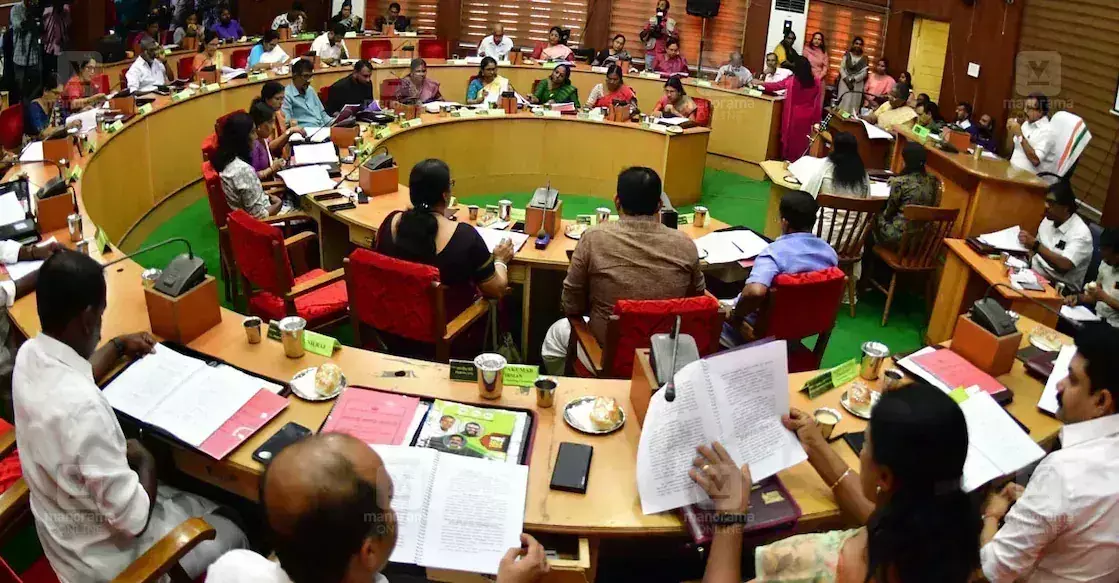 Thrissur नगर निगम खतरे में पड़ी 139 इमारतों को ध्वस्त करेगा Thrissur नगर निगम खतरे में पड़ी 139 इमारतों को ध्वस्त करेगा