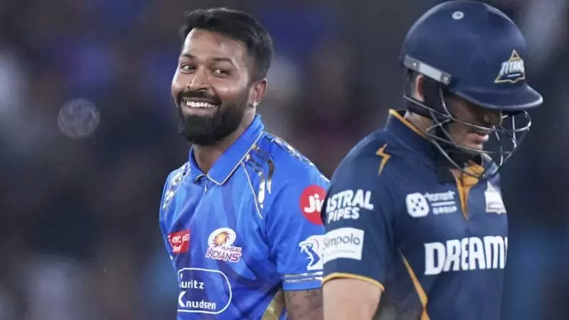 IPL 2025: कप्तान हार्दिक पंड्या पर फिर लगा जुर्मान, भरने होंगे 12 लाख रुपए IPL 2025: कप्तान हार्दिक पंड्या पर फिर लगा जुर्मान, भरने होंगे 12 लाख रुपए