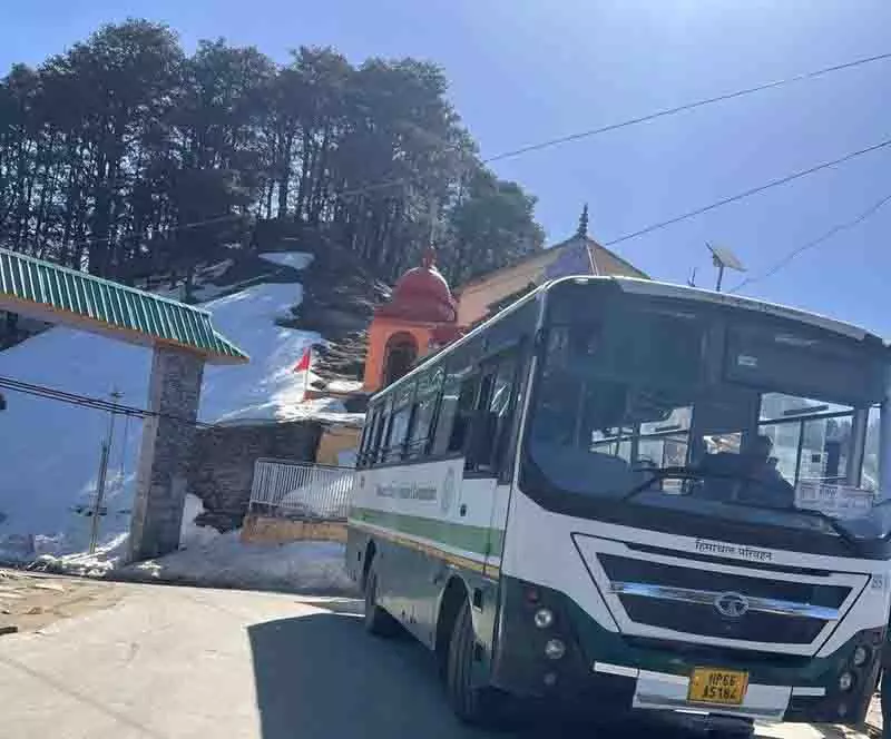HRTC ने औट-लुहरी सड़क पर बस सेवा बहाल की HRTC ने औट-लुहरी सड़क पर बस सेवा बहाल की