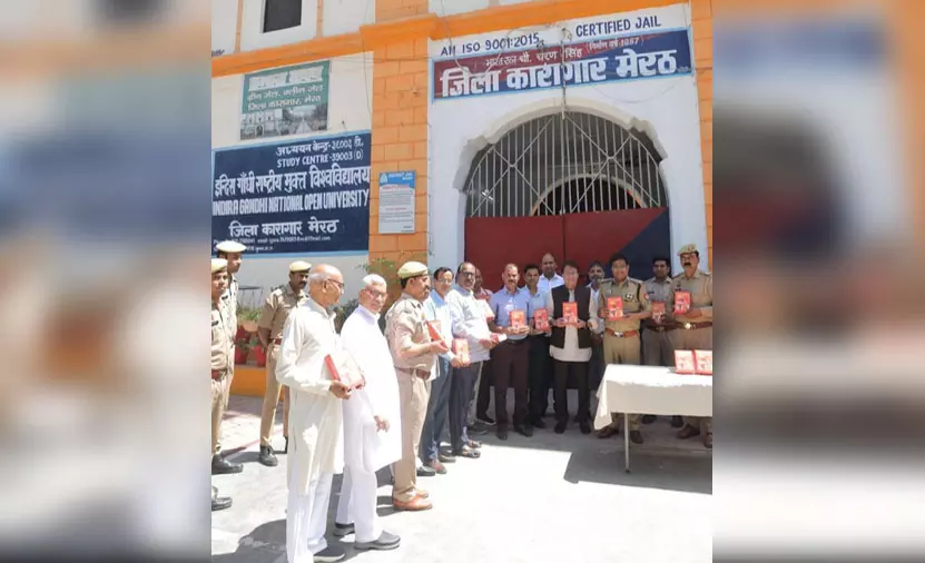 सौरभ हत्याकांड: सांसद ने आरोपी मुस्कान और साहिल को जेल में दी रामायण सौरभ हत्याकांड: सांसद ने आरोपी मुस्कान और साहिल को जेल में दी रामायण