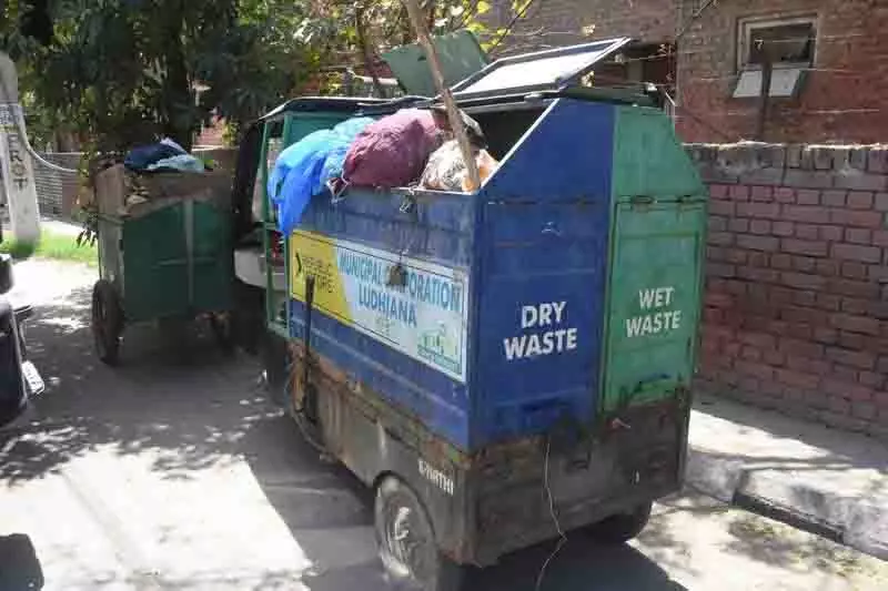 Ludhiana शहर में 80 ई-रिक्शा गायब होने से कचरा संग्रहण प्रभावित Ludhiana शहर में 80 ई-रिक्शा गायब होने से कचरा संग्रहण प्रभावित