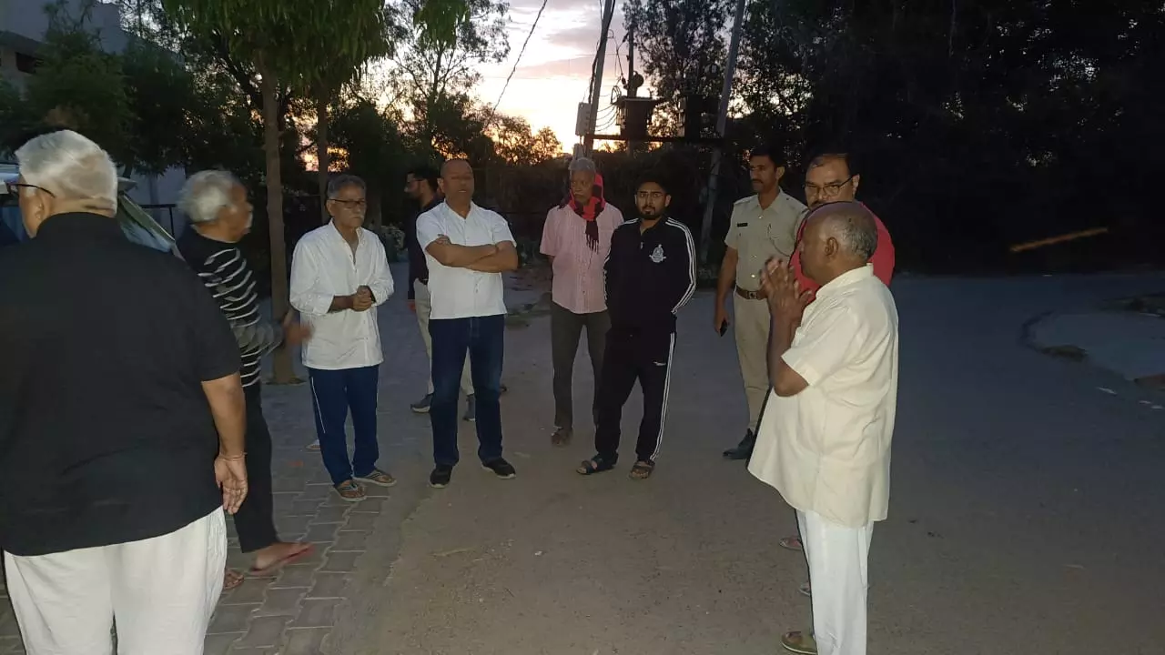 Alwar: उपखंड अधिकारी ने जलदाय विभाग की टीम के साथ अलसुबह फील्ड निरीक्षण Alwar: उपखंड अधिकारी ने जलदाय विभाग की टीम के साथ अलसुबह फील्ड निरीक्षण