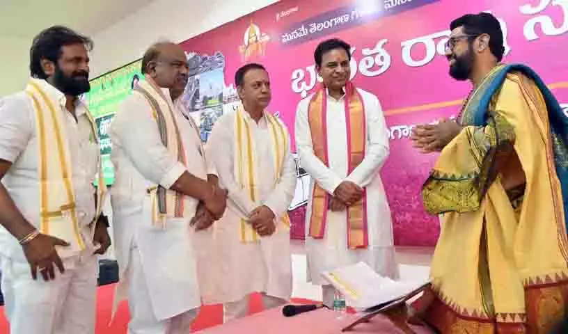 Telangana: उगादि पंचांगम ने केसीआर के लिए अनुकूल वर्ष की भविष्यवाणी की Telangana: उगादि पंचांगम ने केसीआर के लिए अनुकूल वर्ष की भविष्यवाणी की