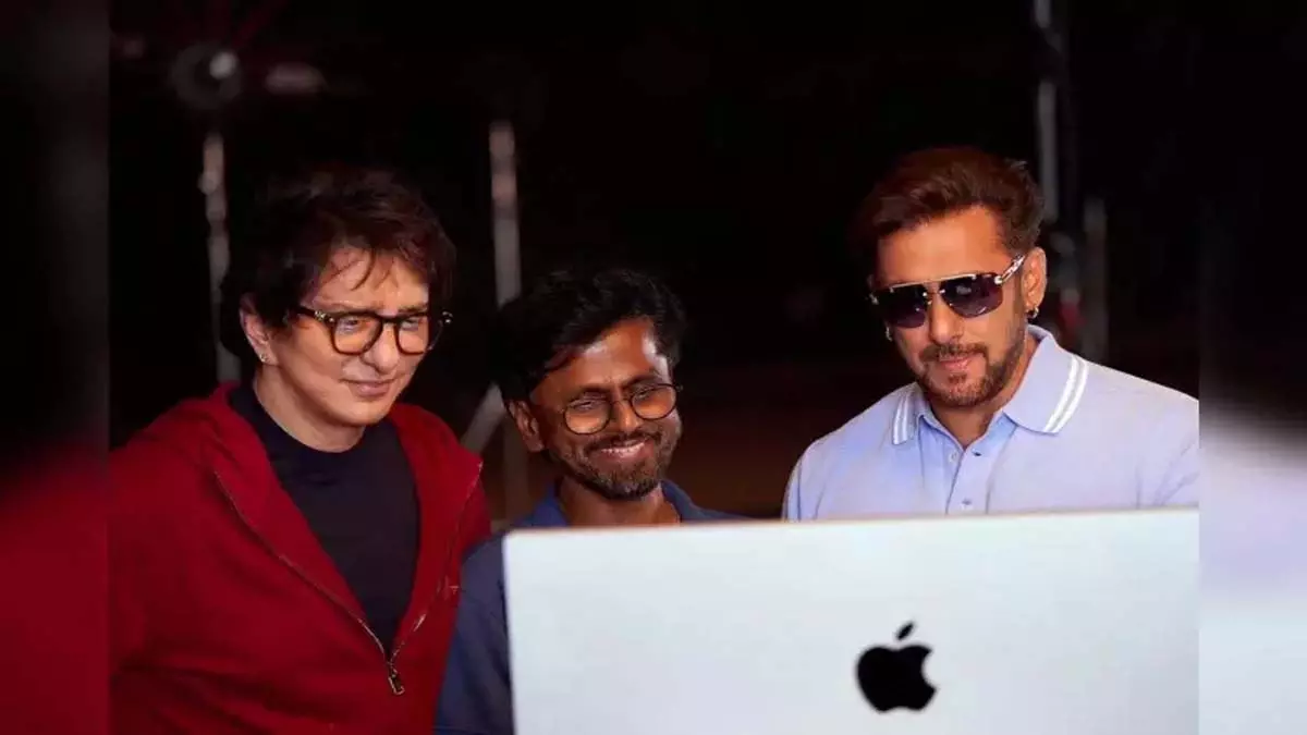 ट्रेड एक्सपर्ट्स का अनुमान, सलमान खान की सिकंदर 50 करोड़ रुपये की ओपनिंग करेगी ट्रेड एक्सपर्ट्स का अनुमान, सलमान खान की सिकंदर 50 करोड़ रुपये की ओपनिंग करेगी