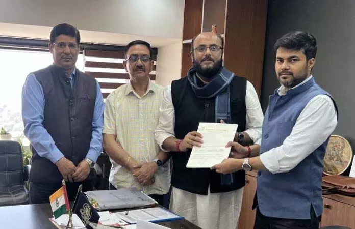 भाजपा KDD प्रतिनिधिमंडल ने JMC आयुक्त से मुलाकात की भाजपा KDD प्रतिनिधिमंडल ने JMC आयुक्त से मुलाकात की