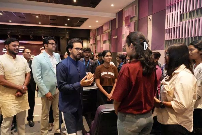 Parul विश्वविद्यालय ने ‘एक राष्ट्र एक चुनाव’ पर आकर्षक सत्र के लिए अनुराग ठाकुर की मेजबानी की Parul विश्वविद्यालय ने ‘एक राष्ट्र एक चुनाव’ पर आकर्षक सत्र के लिए अनुराग ठाकुर की मेजबानी की