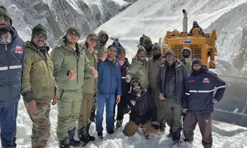 BRO ने दो सप्ताह बंद रहने के बाद श्रीनगर-लेह राजमार्ग को फिर से खोला