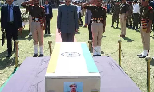 CM, Deputy CM, DGP जम्मू में  पुलिस कर्मियों के पुष्पांजलि समारोह में शामिल हुए