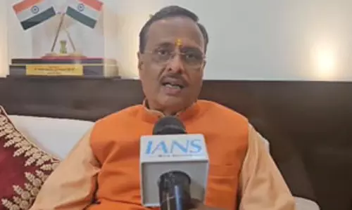 ओवैसी नेता नहीं अभिनेता हैं, अल्पसंख्यकों के प्रति करते हैं झूठा अभिनय : दिनेश शर्मा
