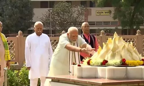 PM Modi ने नागपुर के स्मृति मंदिर में RSS संस्थापक हेडगेवार को श्रद्धांजलि दी