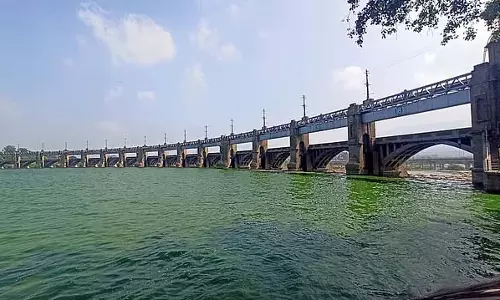Tamil Nadu: मेट्टूर बांध में पानी का प्रवाह बढ़ा Tamil Nadu: मेट्टूर बांध में पानी का प्रवाह बढ़ा