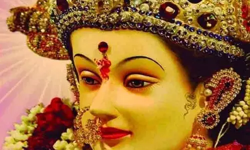 Chaitra Navratri : मंदिरों में भक्तों की भीड़, मां दुर्गा की आराधना में लीन श्रद्धालु Chaitra Navratri : मंदिरों में भक्तों की भीड़, मां दुर्गा की आराधना में लीन श्रद्धालु
