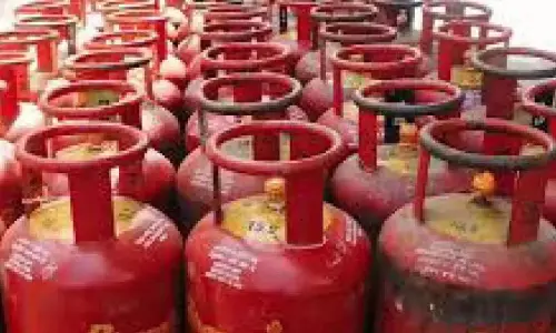 LPG आपूर्ति: तेल कंपनियों ने कहा, चिंता की कोई जरूरत नहीं