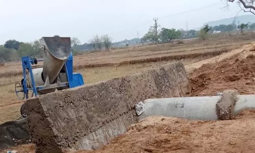मुख्यमंत्री सड़क योजना में घटिया कार्य पर नाराजगी मुख्यमंत्री सड़क योजना में घटिया कार्य पर नाराजगी