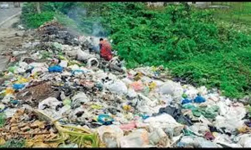 Kerala में अवैध कचरा डंप करने वालों के लिए व्हाट्सएप बना खतरा 22.56 लाख रुपये का जुर्माना लगाया गया Kerala में अवैध कचरा डंप करने वालों के लिए व्हाट्सएप बना खतरा 22.56 लाख रुपये का जुर्माना लगाया गया