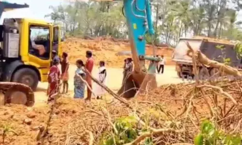 मिट्टी खनन: पिलाकाडटिरी को उजागर करने की धमकी मिट्टी खनन: पिलाकाडटिरी को उजागर करने की धमकी