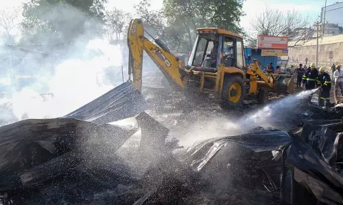 Haryana :  बसई चौक के पास झुग्गी बस्ती में भीषण आग लगने से 100 झुग्गियां जलकर खाक