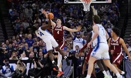Basketball : ड्यूक की बड़ी जीत, 18वीं बार फाइनल फोर में पहुंची टीम Basketball : ड्यूक की बड़ी जीत, 18वीं बार फाइनल फोर में पहुंची टीम
