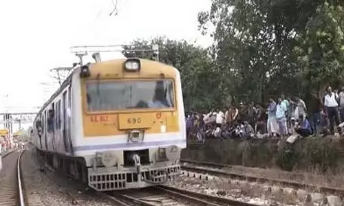दुर्घटना में बेंगलुरू AC एक्सप्रेस ट्रेन के 11 डिब्बे पटरी से उतरे! दुर्घटना में बेंगलुरू AC एक्सप्रेस ट्रेन के 11 डिब्बे पटरी से उतरे!