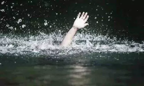 Telangana के तालाब में महिला और तीन बच्चे डूबे Telangana के तालाब में महिला और तीन बच्चे डूबे