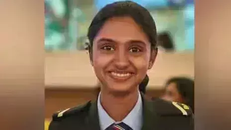 Pathanamthitta: आईबी अधिकारी की मौत पर विवाद, परिवार ने सुकांत पर लगाए गंभीर आरोप Pathanamthitta: आईबी अधिकारी की मौत पर विवाद, परिवार ने सुकांत पर लगाए गंभीर आरोप