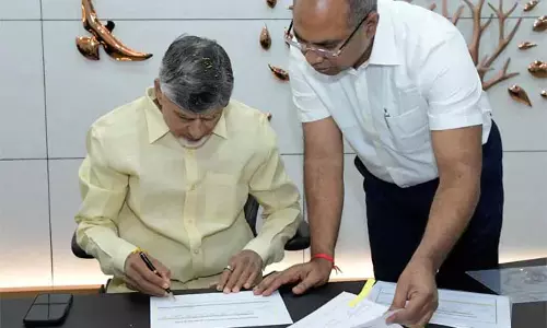 CM चंद्रबाबू ने उगादी के दिन महत्वपूर्ण दस्तावेजों पर हस्ताक्षर किए