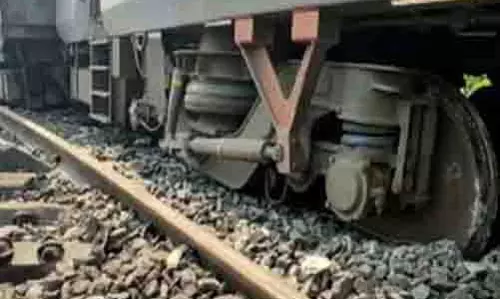 कटक में बेंगलुरु-कामाख्या सुपरफास्ट एक्सप्रेस के 11 डिब्बे पटरी से उतरे, किसी के हताहत होने की खबर नहीं कटक में बेंगलुरु-कामाख्या सुपरफास्ट एक्सप्रेस के 11 डिब्बे पटरी से उतरे, किसी के हताहत होने की खबर नहीं