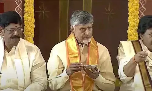 आंध्र प्रदेश के CM चंद्रबाबू ने उगादी समारोह में भाग लिया आंध्र प्रदेश के CM चंद्रबाबू ने उगादी समारोह में भाग लिया