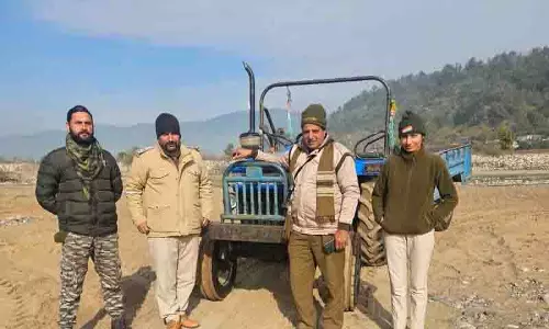 Paonta Sahib वन प्रभाग ने अवैध खनन के खिलाफ अभियान चलाया Paonta Sahib वन प्रभाग ने अवैध खनन के खिलाफ अभियान चलाया