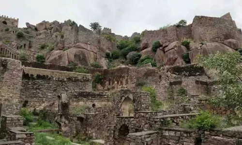 गोलकोंडा किले के विनियमित क्षेत्र में विला के लिए NOC देने का आदेश दिया गोलकोंडा किले के विनियमित क्षेत्र में विला के लिए NOC देने का आदेश दिया