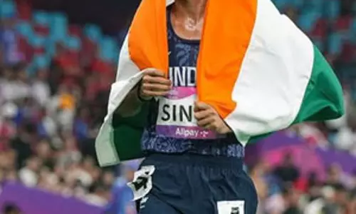 गुलवीर सिंह ने कैलिफोर्निया मीट में 10,000 मीटर का अपना राष्ट्रीय रिकॉर्ड तोड़ा गुलवीर सिंह ने कैलिफोर्निया मीट में 10,000 मीटर का अपना राष्ट्रीय रिकॉर्ड तोड़ा