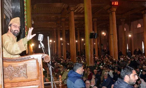 Jammu: धार्मिक समूह ने जामिया मस्जिद में नमाज़ पढ़ने की अनुमति न देने की निंदा की Jammu: धार्मिक समूह ने जामिया मस्जिद में नमाज़ पढ़ने की अनुमति न देने की निंदा की