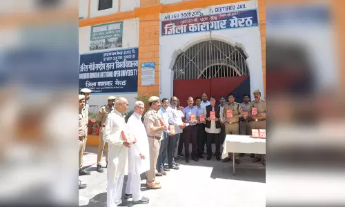 सौरभ हत्याकांड: सांसद ने आरोपी मुस्कान और साहिल को जेल में दी रामायण सौरभ हत्याकांड: सांसद ने आरोपी मुस्कान और साहिल को जेल में दी रामायण