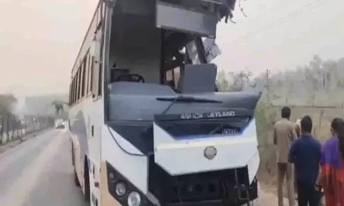 Khammam में हादसे में आरटीसी कंडक्टर की मौत