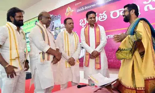 Telangana: उगादि पंचांगम ने केसीआर के लिए अनुकूल वर्ष की भविष्यवाणी की